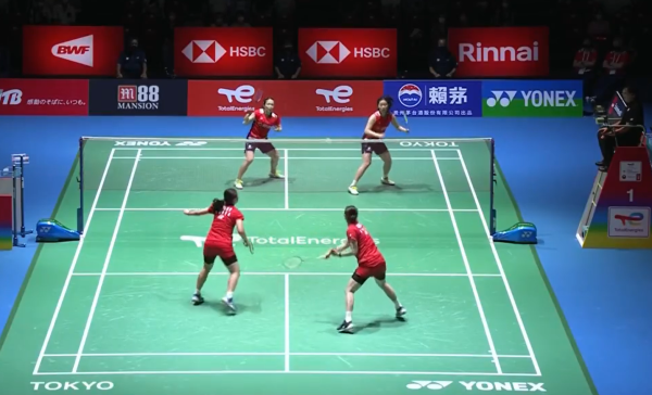 运动员们经 运动员们经