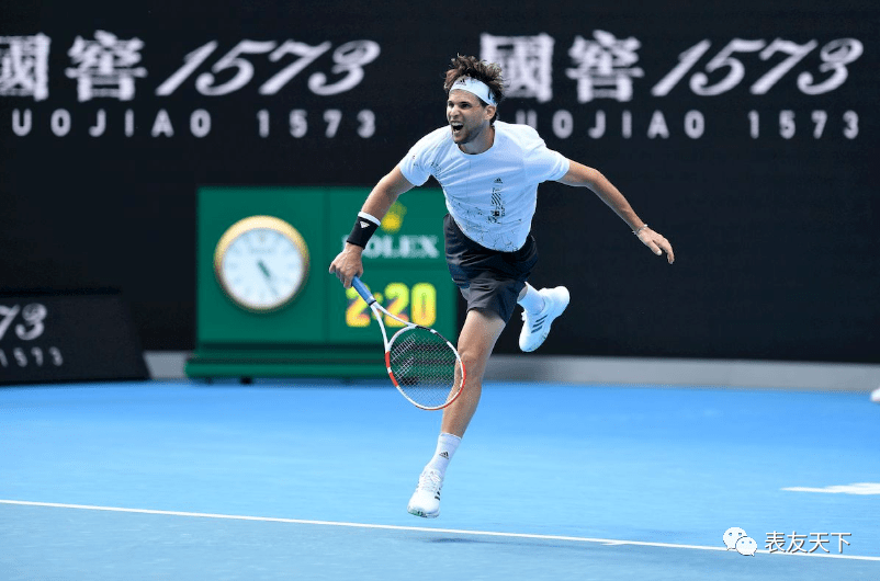 尽管她在第 尽管她在第