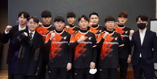 在前两轮比 在前两轮比