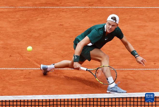 正努力学习 正努力学习